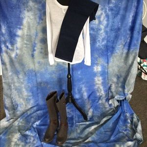 Size 6 Levi’s, large shirt, size 8 boots